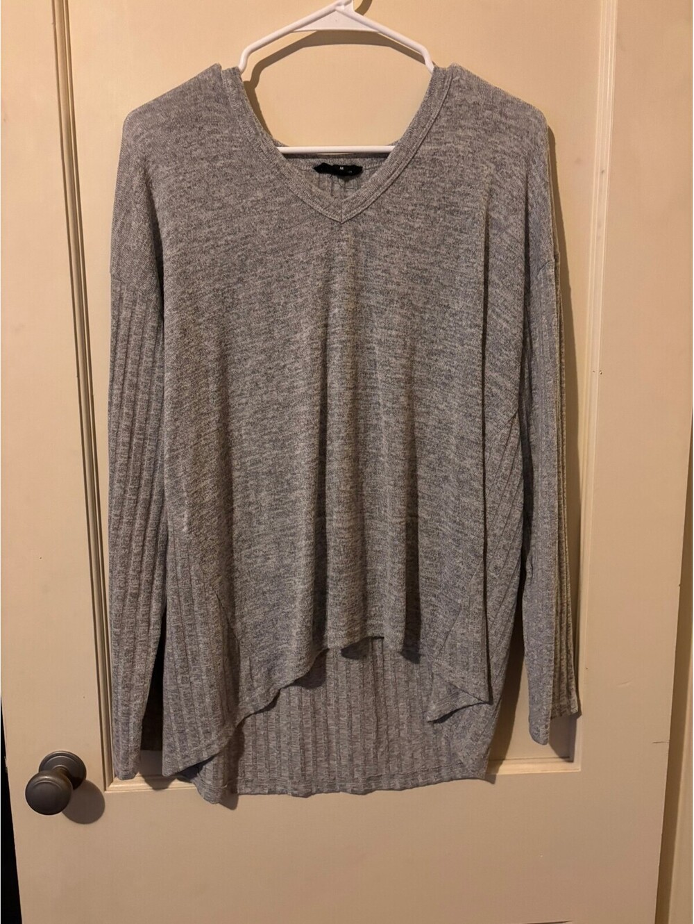 MittoShop Medium Gray Ribbed Knit V-Neck Sweater